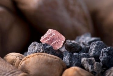 Китайские ученые создали уникальный минерал, который тверже природного алмаза