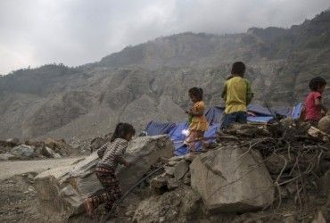 Непал сотрясло мощное землетрясение: погибли дети и взрослые (фото, видео)