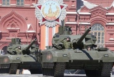 Британская разведка объяснила, почему оккупанты отказываются воевать на танках Армата