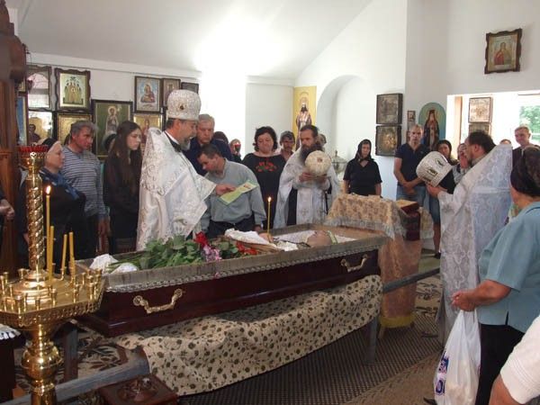 У Бориспільській єпархії УПЦ всім селом провели в останню путь учасника бойових дій на Сході України
