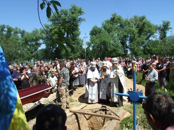 У Бориспільській єпархії УПЦ всім селом провели в останню путь учасника бойових дій на Сході України