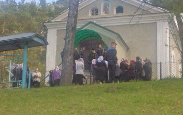 Фото: realno.te.ua Храм в Башуках остается под контролем УПЦ КП