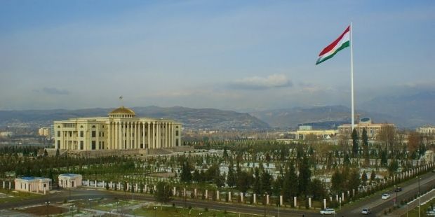 Дворец Нации и Национальный флаг Таджикистана / panoramio.com Дворец Нации и Национальный флаг Таджикистана / panoramio.com