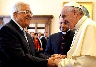 Папа Франциск на встрече с палестинским президентом Аббасом - AP