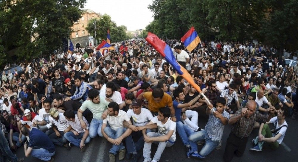 Yerevan Protests Spread To Other Armenian Cities UNIAN   1000 545 1435153328 9969 