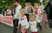 Президент присвоил звание "Мать-героиня" 980 женщинам