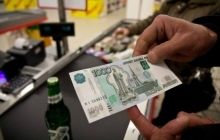 Туристи в Криму їздять знімати готівку в Росію