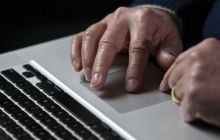 The Guardian: Ukrainian bloggers use social media to track Russian soldiers fighting in east