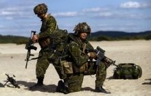 Ukrainian and Canadian soldiers plan joint drills