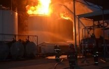 Пожар на нефтебазе на Киевщине продолжается, огнем охвачено 7 резервуаров с топливом