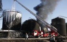 Спасатели нашли тело на месте пожара на нефтебазе под Киевом