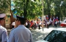 Після нічного погрому росіяни пікетували консульство України в Ростові-на-Дону