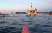  Активисты Greenpeace на каяках пытались заблокировать буровую платформу Shell