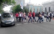 Вкладники перекрили рух на Грушевського в Києві
