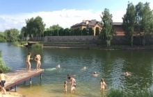 Власником маєтку під Києвом, з якого стріляли по дітях, виявився екс-чиновник "Укрспецекспорту"