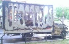У Санкт-Петербурзі невідомі спалили агітаційний автомобіль прихильників "ДНР" і "ЛНР"