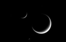 NASA опубликовало фотографию тройки полумесяцев Сатурна
