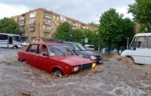 На Кривой Рог обрушилась сильная буря с дождем (фоторепортаж)