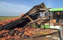В России "КамАЗ" столкнулся с автобусом: 15 погибших (фото, видео)