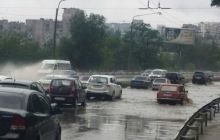 Мощный ливень затопил центр Запорожья, на дорогах образовались большие пробки (фото)