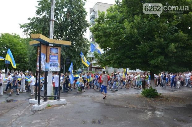 Марш патриотов в Славянске / 6262.com.ua Марш патриотов в Славянске / 6262.com.ua
