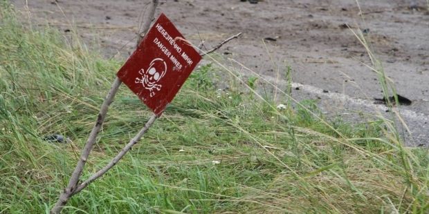 Two Ukrainian soldiers have been wounded during a landmine clearance operation / Photo from the ATO press center Two Ukrainian soldiers have been wounded during a landmine clearance operation / Photo from the ATO press center