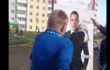 В России на дне молодежи провели конкурс "Пни Обаму" (видео)