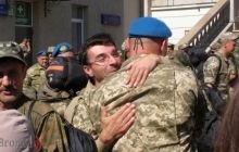 Во Львов вернулись 200 демобилизованных десантников (фото)