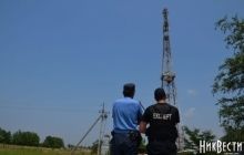 У Миколаєві невідомі замінували телевежу й повісили на ній прапор "Новоросії" (фото)