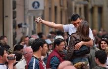 Три селфи в день - повод обеспокоиться о своей психике, говорят медики
