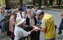 Штаб Ахметова выдал жителям Донбасса 4 миллиона наборов выживания