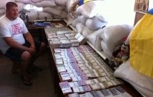 На Донбассе на блокпосту задержали машину с 8 миллионами гривень для боевиков (фото)