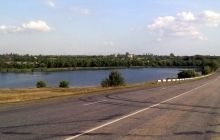 У Луганській області бойовики обстріляли Троїцьке, кілька снарядів влучили в дамбу