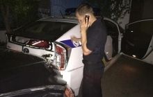 У Києві чоловік за кермом чужого авто, намагаючись втекти після ДТП, пошкодив дві машини поліцейських (фото)