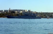Российский корабль едва не подбил себя на параде в оккупированном Крыму (видео)