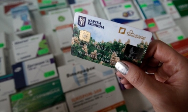 Ілюстративна фотографія: картка киянина / Фото УНІАН Ілюстративна фотографія: картка киянина / Фото УНІАН