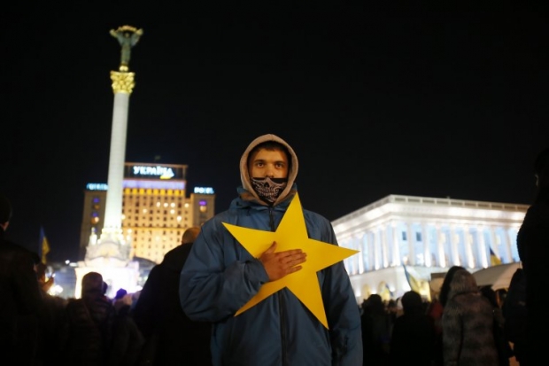 Фоторепортаж: Майдан Незалежности сквозь года (1991-2015) 