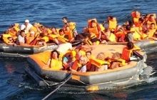На Байкале загорелся теплоход, эвакуировано около 120 человек (фото)