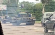В центр Донецка движутся танки (фото)