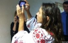 "Тримайтеся, про вас вся Україна говорить": сестру Савченко удалили из здания, где судят Сенцова и Кольченко (фото)