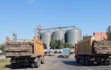 Окупанти в Криму розбирають злітну смугу Багерівського аеропорту, плити вивозять до Росії (фото)
