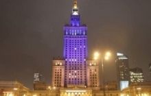 Дворец культуры и науки в Варшаве стал сине-желтым