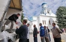 В Святогорскую лавру прибыло 19 тонн гуманитарного груза из Италии