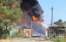 Рятувальники продовжують боротися з пожежею під Києвом і запевняють, що ситуація під контролем (фоторепортаж)