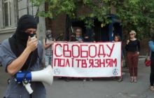 "Чините дно пока не поздно": Харків'яни під генконсульством РФ вимагають звільнити Сенцова та Кольченка (фоторепортаж)