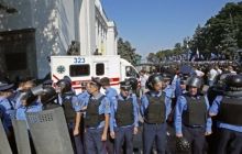 Для госпіталізації постраждалих внаслідок зіткнень біля Ради задіяли 25 "швидких"