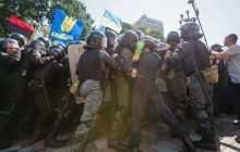 У Європарламенті висловили жаль через насилля біля Ради у "важливий для країни день"