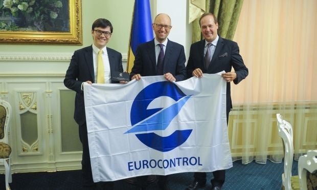 Left to right: Andriy Pyvovarskiy, Arseniy Yatsenyuk, Frank Brenner / Ukrainian Government press service