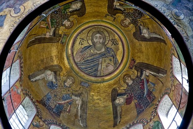 Мозаїки в куполі - Христос Вседержитель в оточенні Архангелів. Свята Софія, 11 в