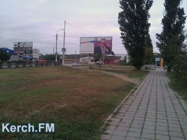 Билборд с Путиным, облитый краской / kerch.fm Билборд с Путиным, облитый краской / kerch.fm